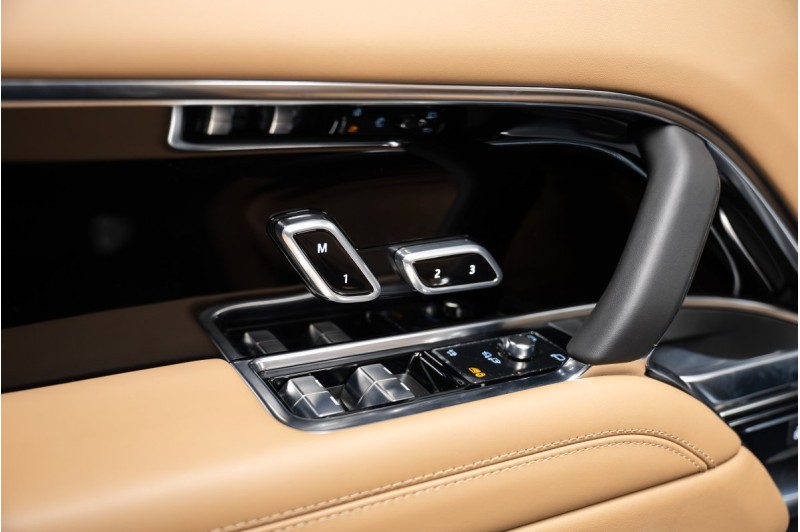 Land Rover Range Rover V — 2026