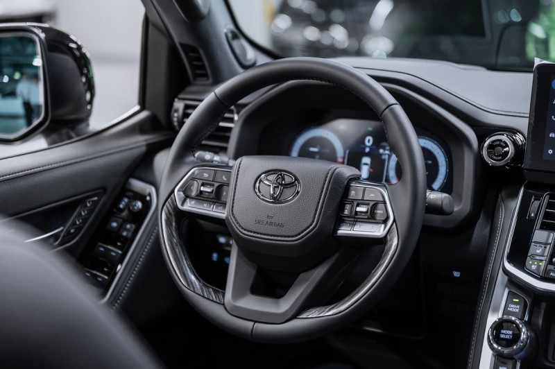 Toyota Land Cruiser Премиум 2026