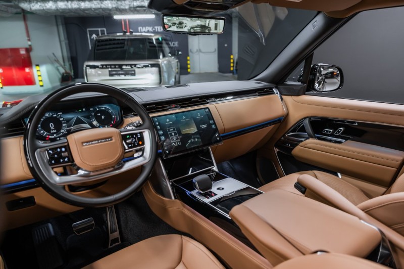 Land Rover Range Rover V — 2026