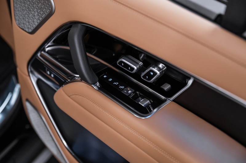 Land Rover Range Rover V — 2026