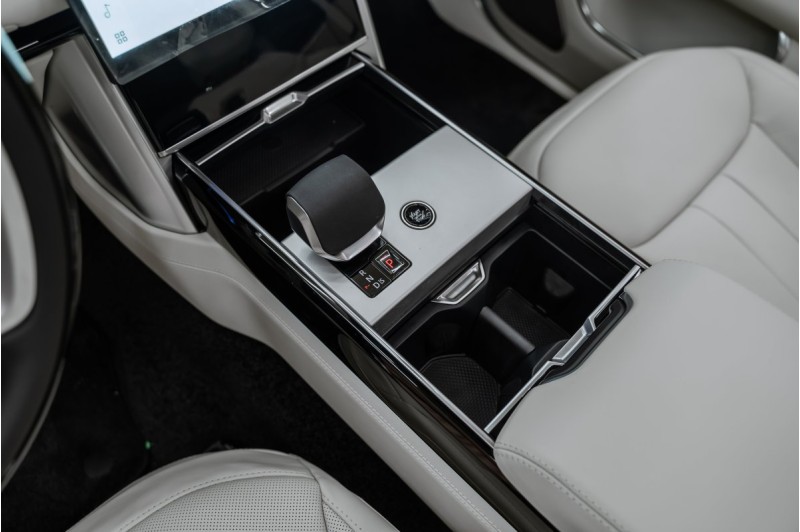 Land Rover Range Rover V — 2026