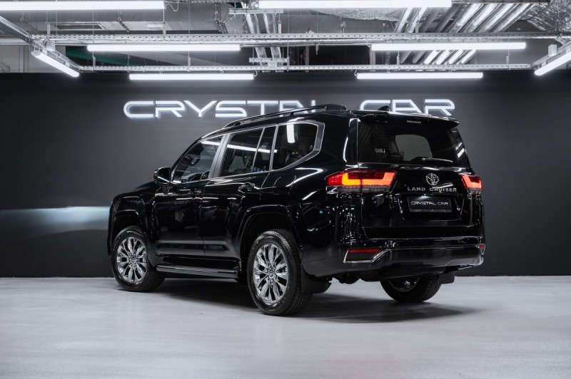 Toyota Land Cruiser 300 — 2026