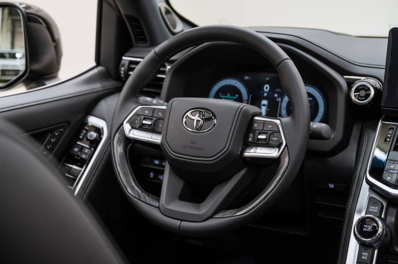 Toyota Land Cruiser 300 Series — 2026