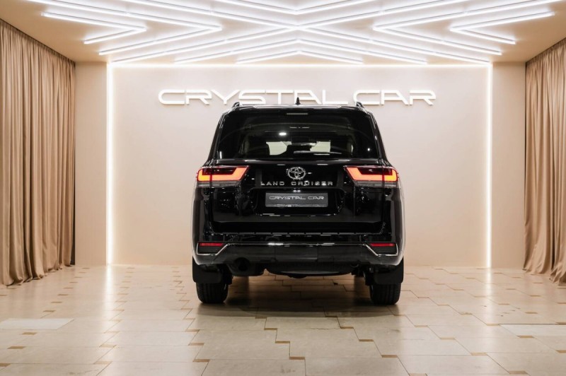 Toyota Land Cruiser 300 Series — 2026