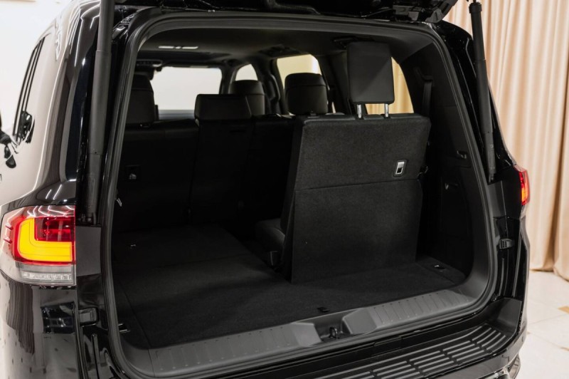 Toyota Land Cruiser 300 Series — 2026