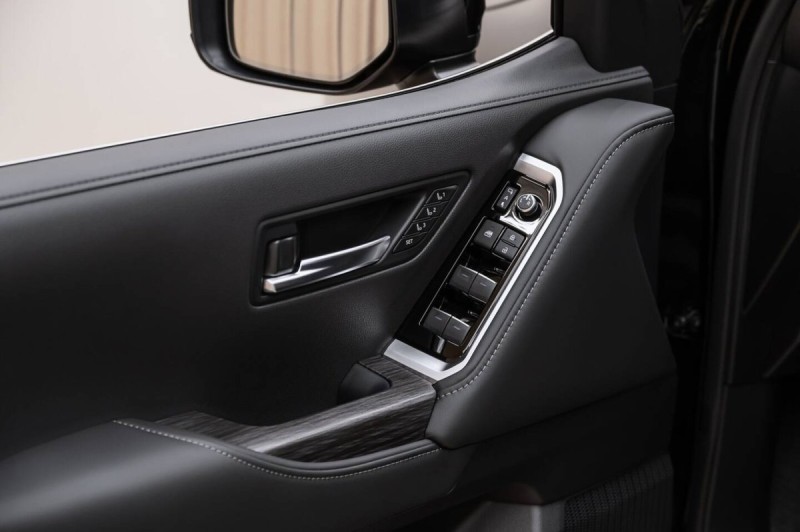 Toyota Land Cruiser 300 Series — 2026