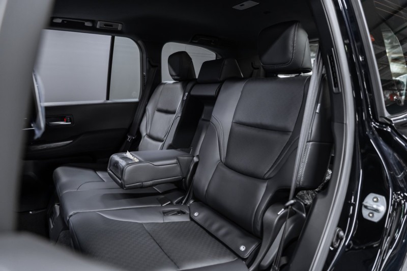 Toyota Land Cruiser 300 — 2026