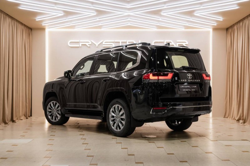 Toyota Land Cruiser 300 Series — 2026