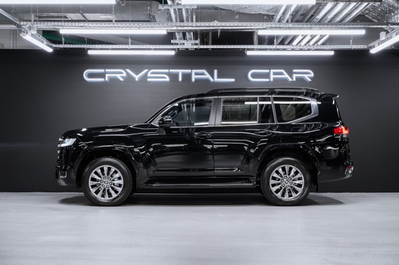 Toyota Land Cruiser 300 — 2026