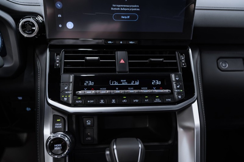 Toyota Land Cruiser 300 — 2026