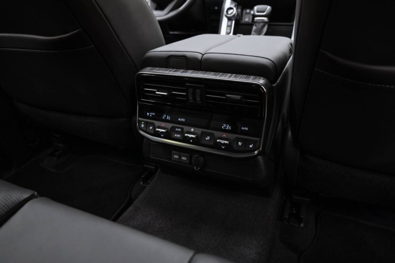 Toyota Land Cruiser 300 Series — 2026