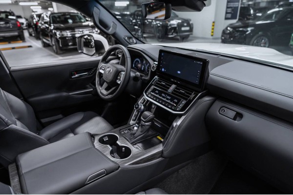 Toyota Land Cruiser 300 Series ZX (7 мест) - 2026
