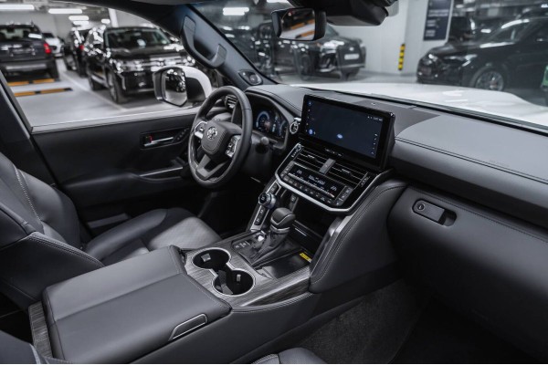 Toyota Land Cruiser 300 Series ZX (7 мест) - 2026