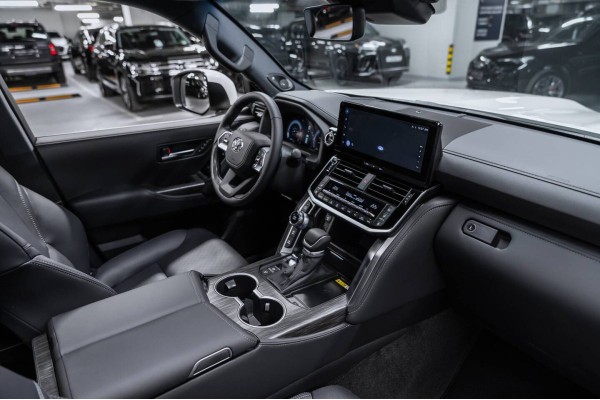 Toyota Land Cruiser 300 Series ZX (7 мест) - 2026