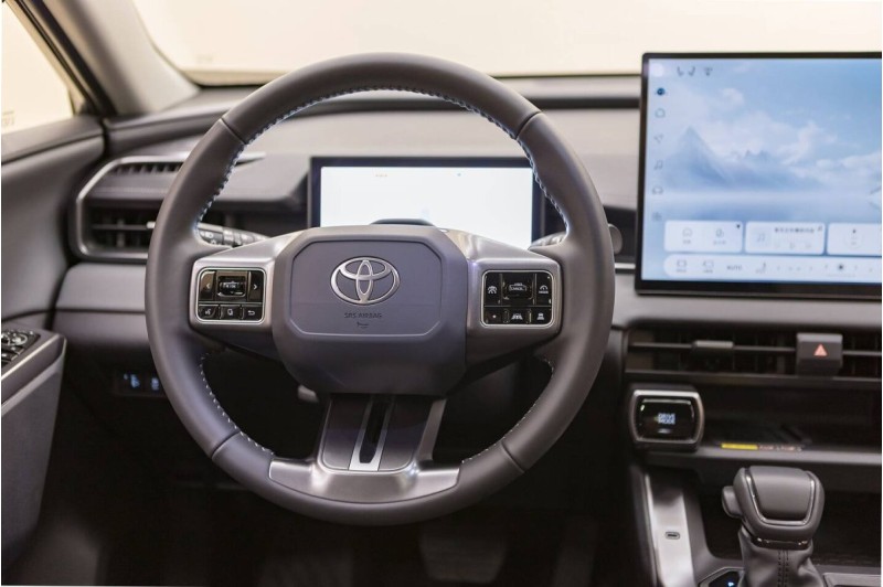 Toyota RAV4 VI (XA60) — 2026