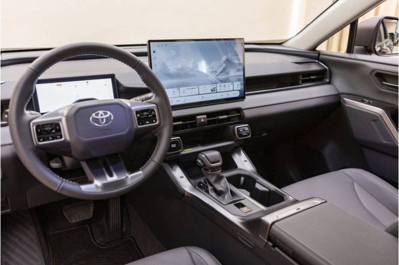 Toyota RAV4 VI (XA60) — 2026