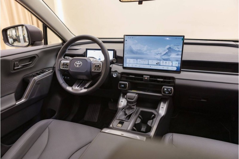 Toyota RAV4 VI (XA60) — 2026