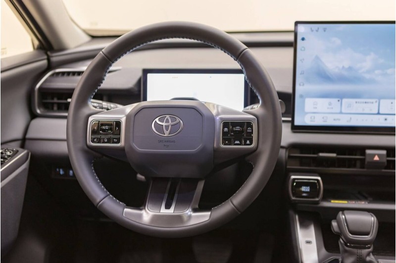 Toyota RAV4 VI (XA60) — 2026