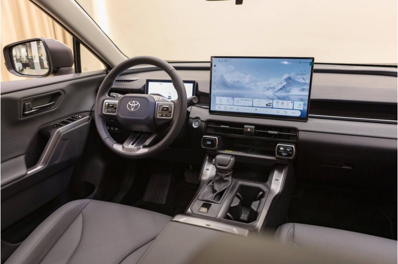 Toyota RAV4 VI (XA60) — 2026