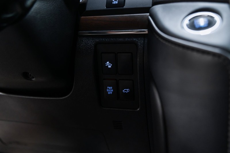 Toyota Land Cruiser 200 рестайлинг 2 — 2020