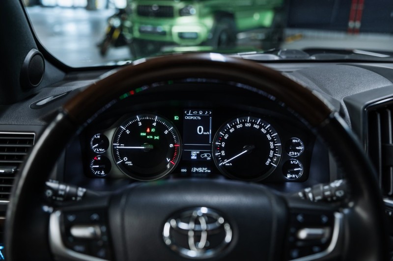 Toyota Land Cruiser 200 рестайлинг 2 — 2020