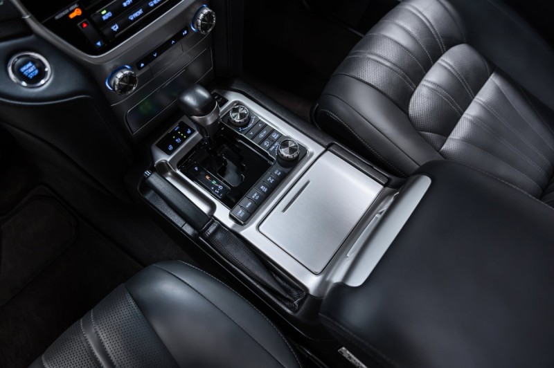 Toyota Land Cruiser 200 рестайлинг 2 — 2020