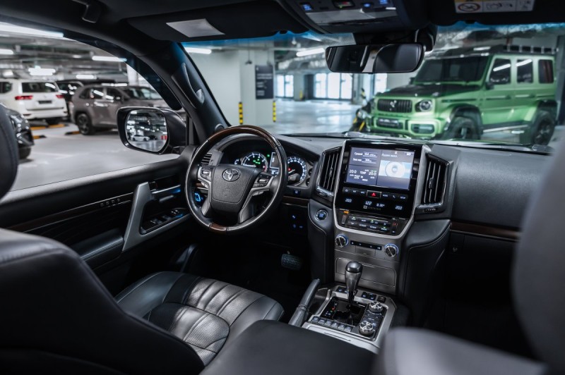 Toyota Land Cruiser 200 рестайлинг 2 — 2020