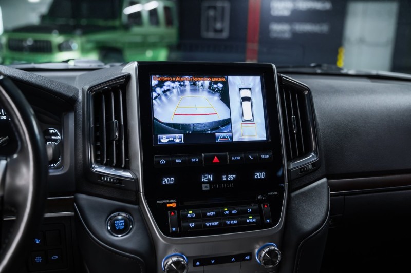 Toyota Land Cruiser 200 рестайлинг 2 — 2020