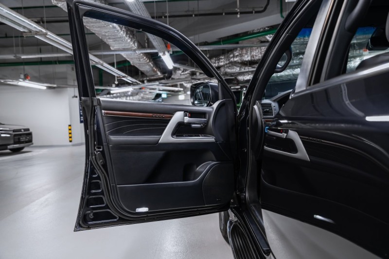 Toyota Land Cruiser 200 рестайлинг 2 — 2020
