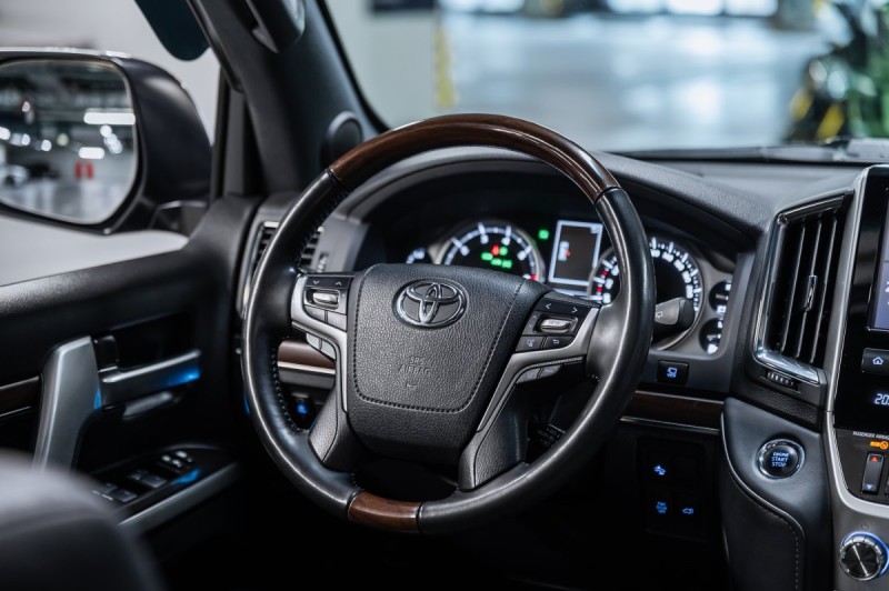Toyota Land Cruiser 200 рестайлинг 2 — 2020