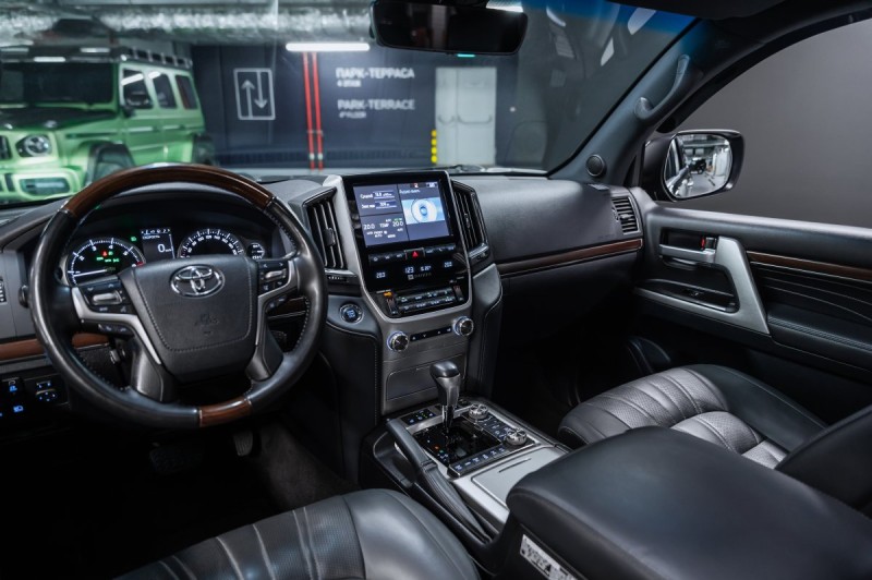 Toyota Land Cruiser 200 рестайлинг 2 — 2020