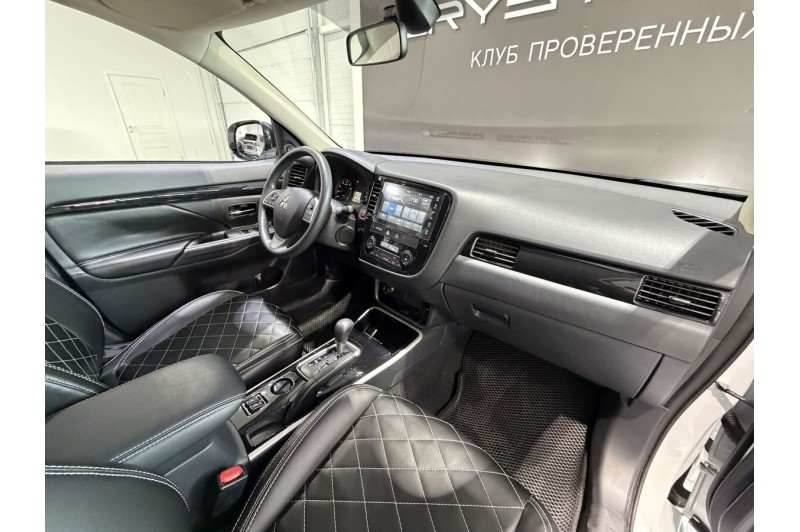 2022 Mitsubishi Outlander Enjoy