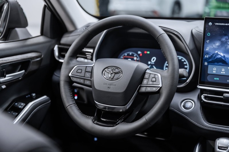TOYOTA HIGHLANDER Supreme - 2025