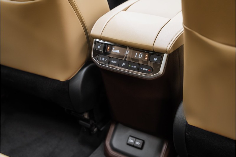 Toyota Highlander IV (XU70) — 2026