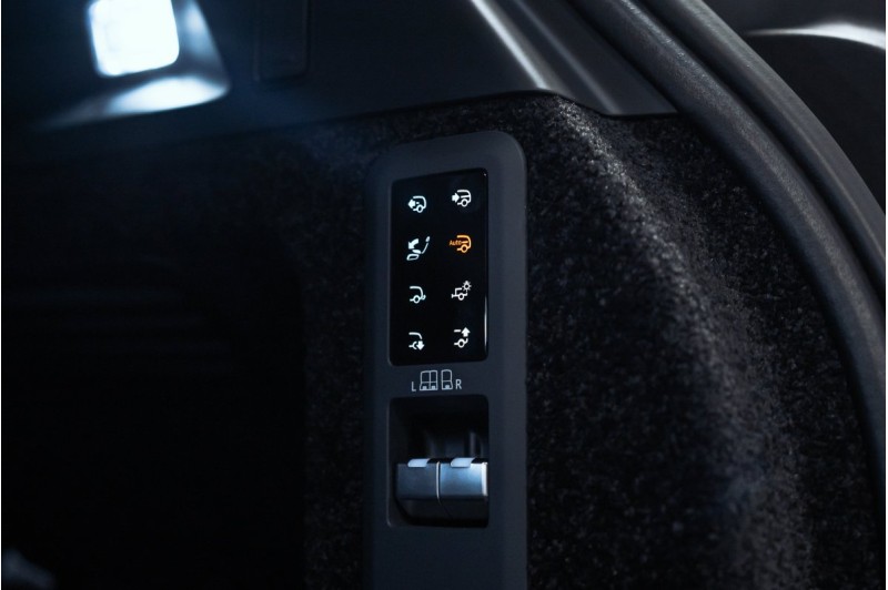Land Rover Range Rover V — 2026