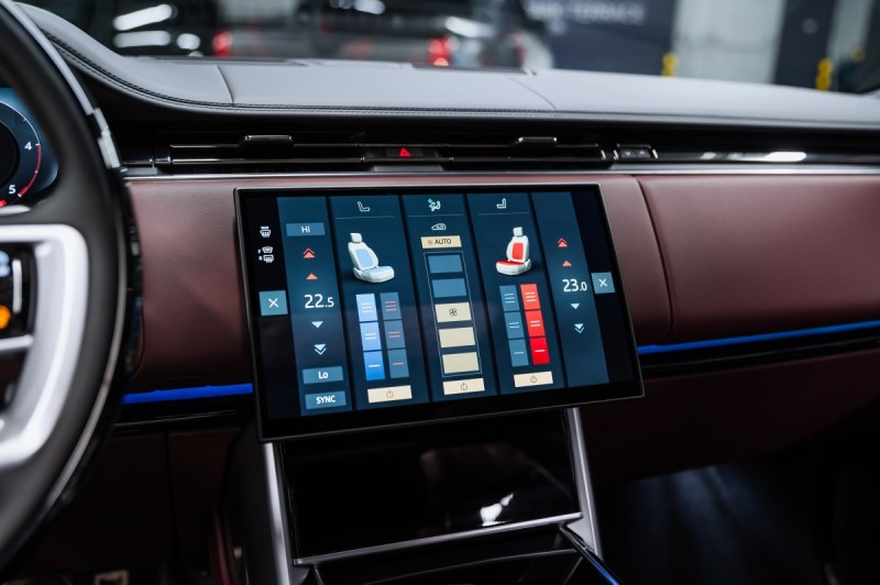 Land Rover Range Rover V — 2026