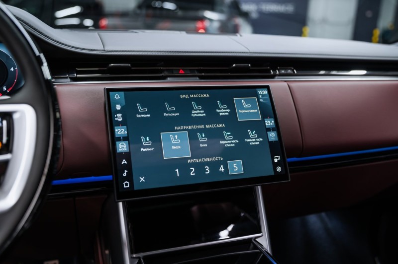 Land Rover Range Rover V — 2026