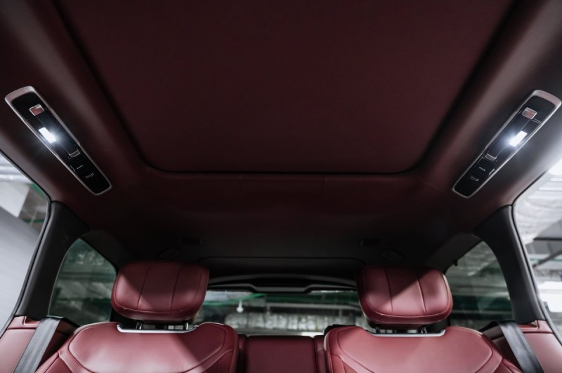 Land Rover Range Rover V — 2026