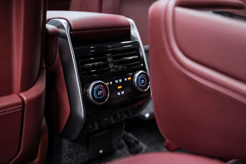 Land Rover Range Rover V — 2026