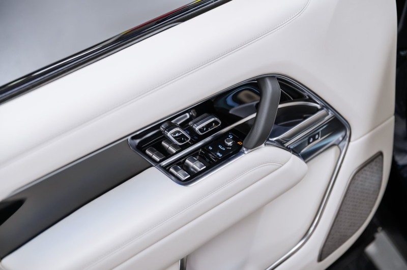 Land Rover Range Rover V — 2026