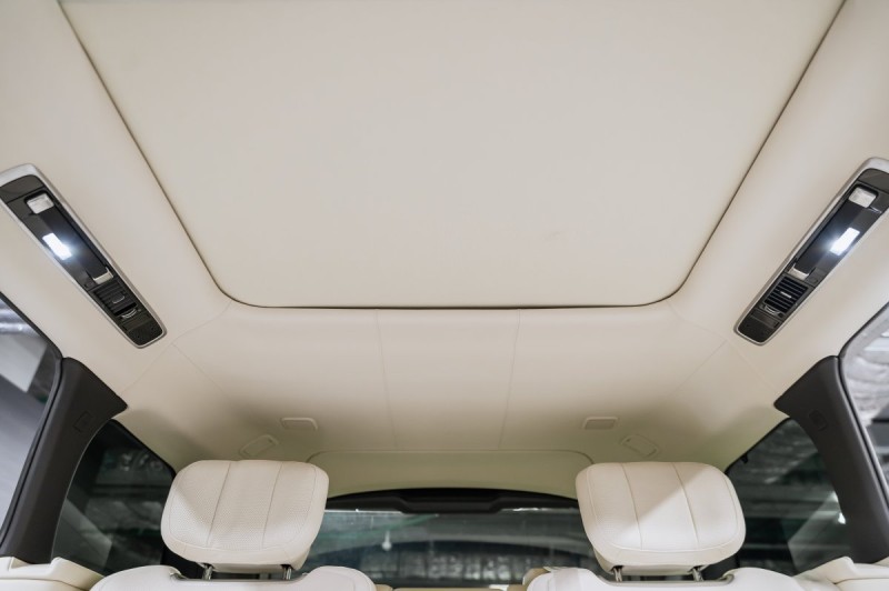 Land Rover Range Rover V — 2026