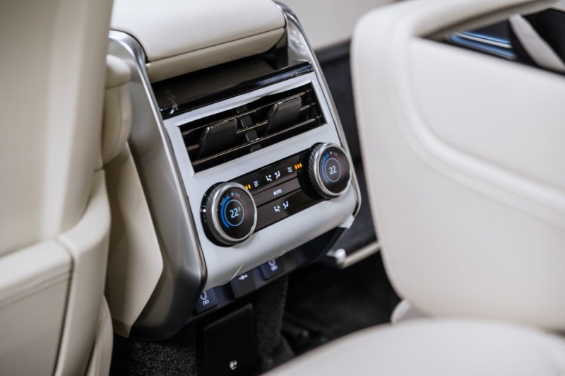 Land Rover Range Rover V — 2026
