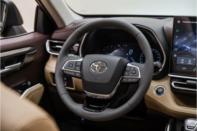 Toyota Highlander IV (XU70) — 2026