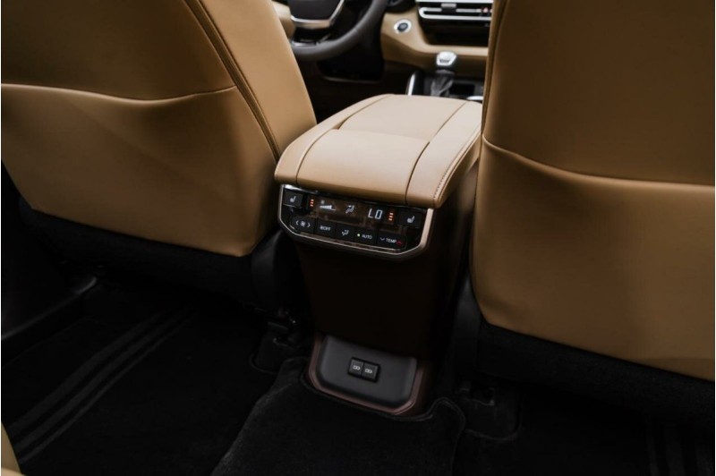 Toyota Highlander IV (XU70) — 2026