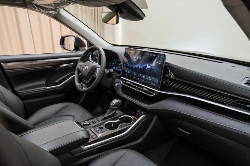 TOYOTA HIGHLANDER IV — 2026