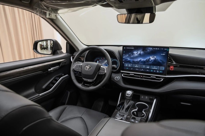 Toyota Highlander IV (XU70) — 2026