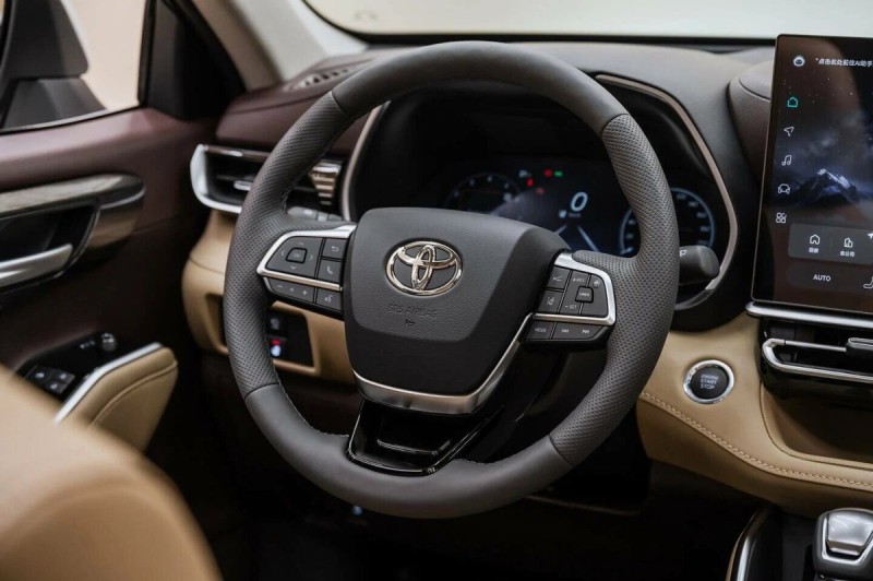 Toyota Highlander IV (XU70) — 2026