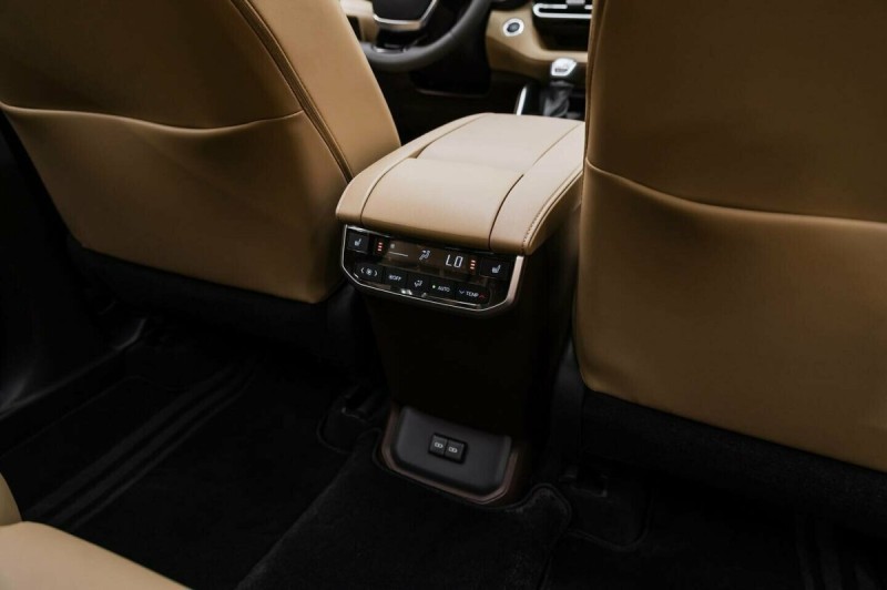 Toyota Highlander IV (XU70) — 2026