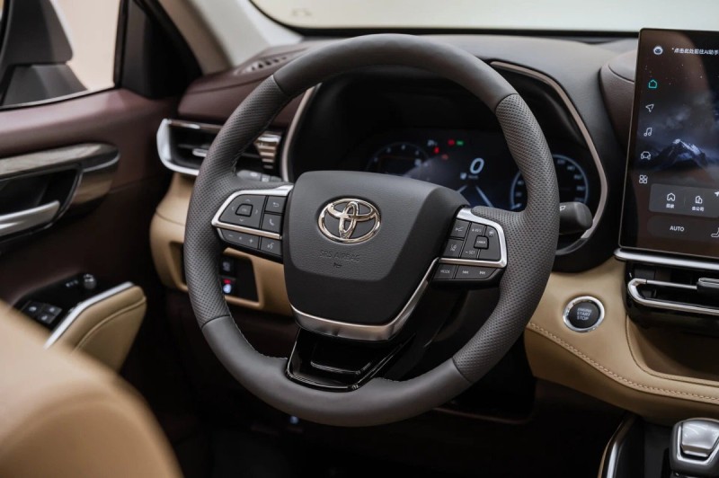 Toyota Highlander IV (XU70) — 2026