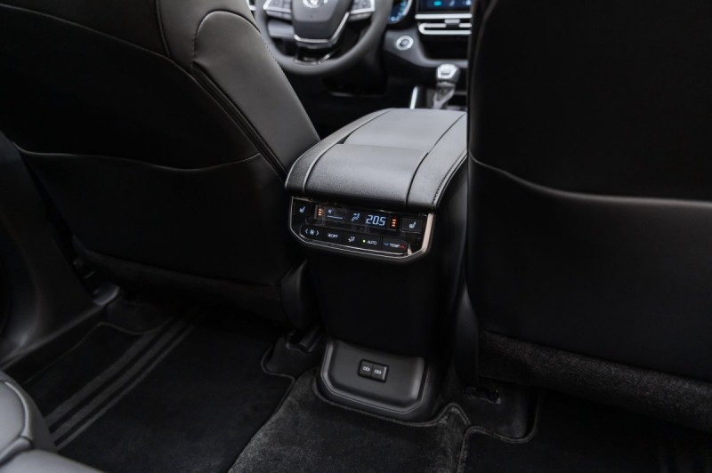 Toyota Highlander IV (XU70) — 2026